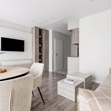 Tech Park & Glam 1bdrm Free Parking Fast Wifi Apartman *